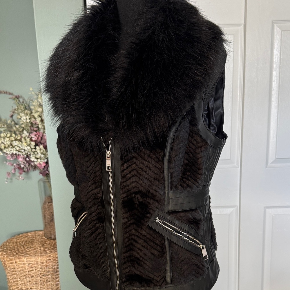 Guess Black Fur-Trimmed Women's Vest. - Picture 2 of 10